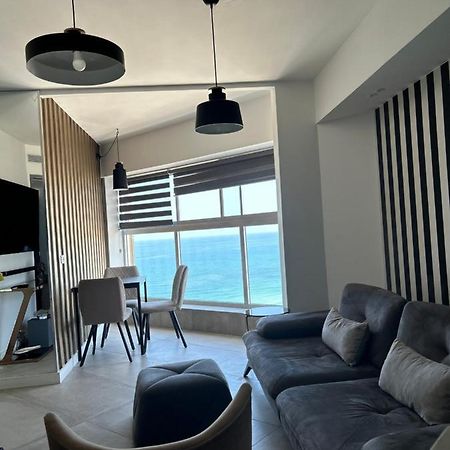 Beachfront Apartment Bat Yam Exterior photo