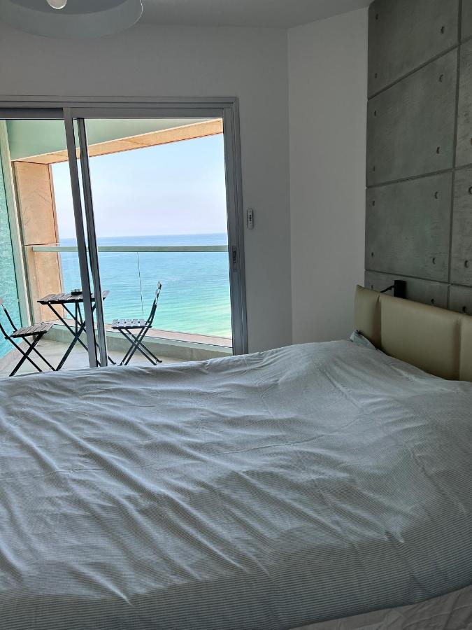 Beachfront Apartment Bat Yam Exterior photo